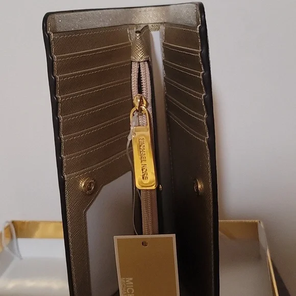 Michael Kors gold wallet - Picture 2 of 3